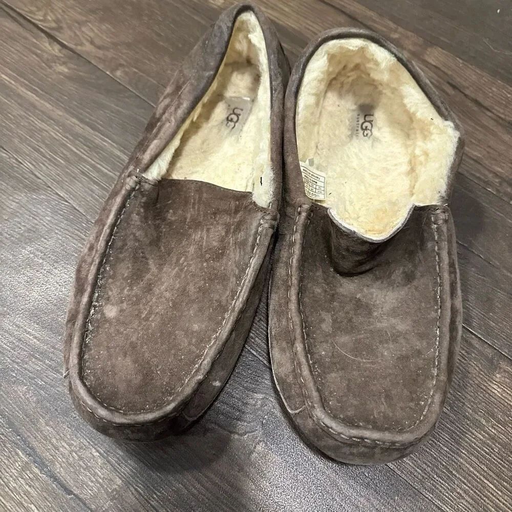 Uggs shearling lined tan moc toe size M14 slippers